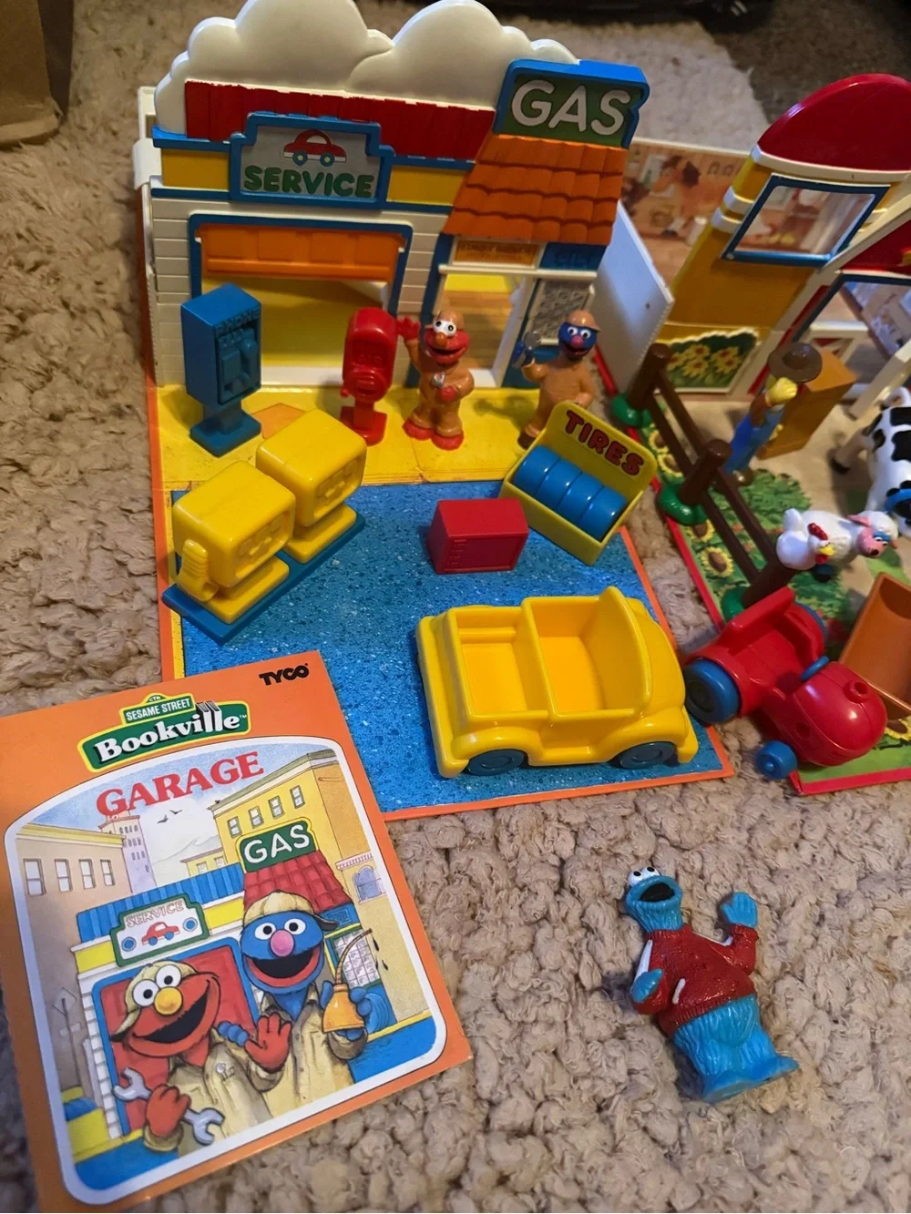 1994 Sesame Street Play Sets Garage & Farm Elmo & Bert & Ernie VINTAGE TOY